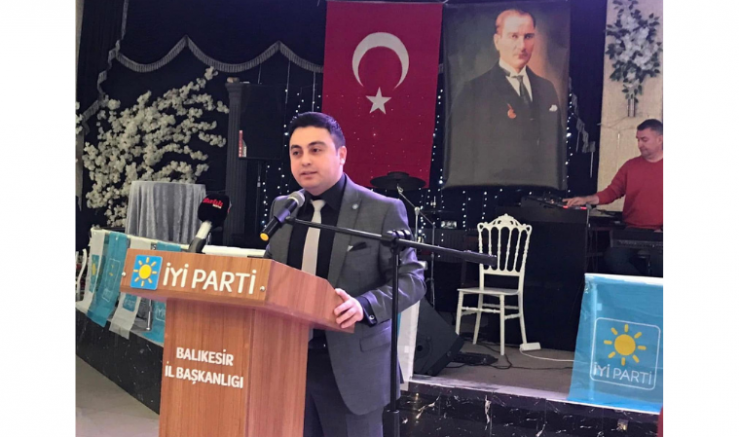 Cahit Can Tekin: Türk Bayrağına Yapılan ..