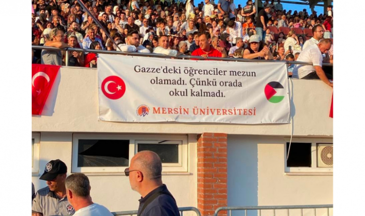 Gazze İçin Sessiz Ama Güçlü Bir Mesaj: Mersin Üniversitesi Mezuniyetine Damga Vurdu - GÜNDEM - İnternetin Ajansı